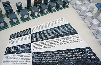 Blick in die Installation der Schlachtreiehn in der Kunststätte Bossard ...