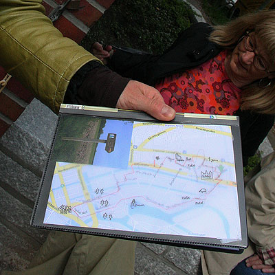 Die Route ... vorbei an Schl�ssern, W�ldern, Schafsweiden und �ber schlammige Pfade - die eigentlich in Frankreich liegen ...